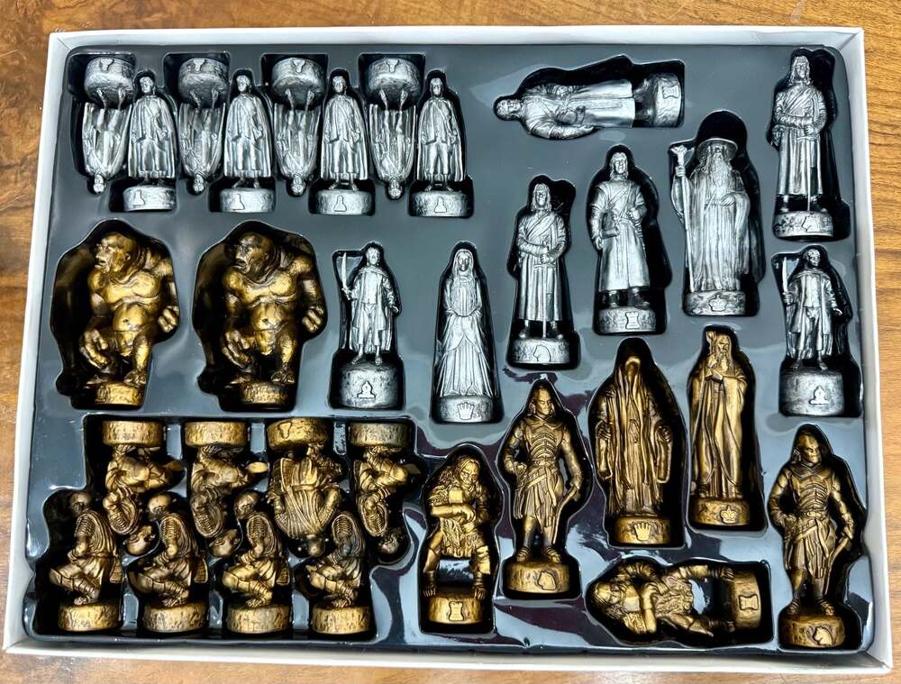 The Lord of the Rings: The Fellowship of the Ring Chess Set (2001)
